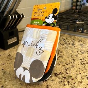 Disney Mickey Mouse mitts